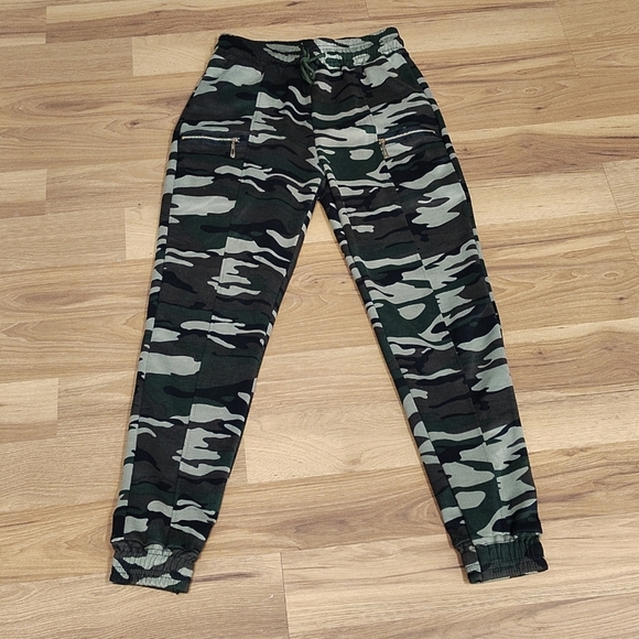 Camouflage Ladies Jogging Pants, Ladies Size Small, Workout and Casual - Picture 3 of 10